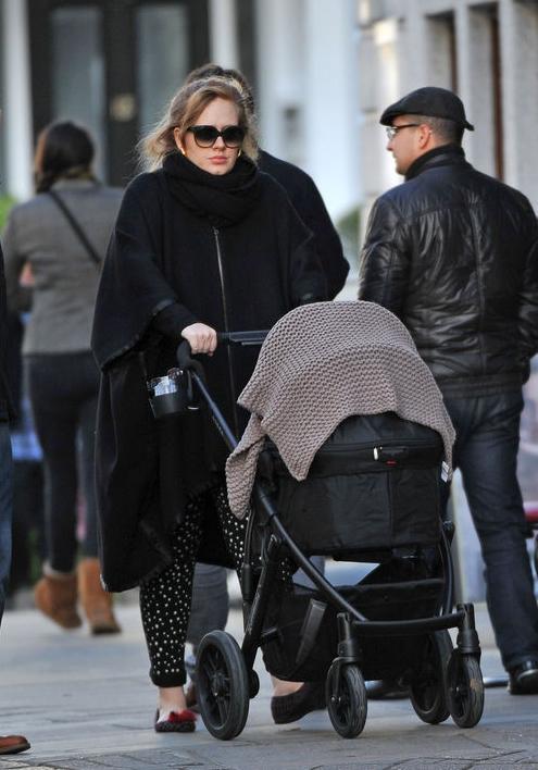 Adele paseando junto a su bebÃ© que por cierto hoy 19 de noviembre ...