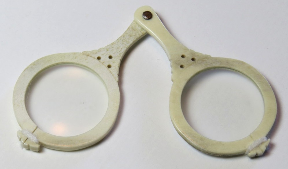 historické nýtované brýle