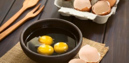 Vejce jsou zdravou potravinou vzhledem k jejich pozitivní účinky na Vaše tělo, byste je určitě neměli vylučovat z Vašeho jídelníčku. Vajíčka jsou v každém případě plnohodnotná potravina.